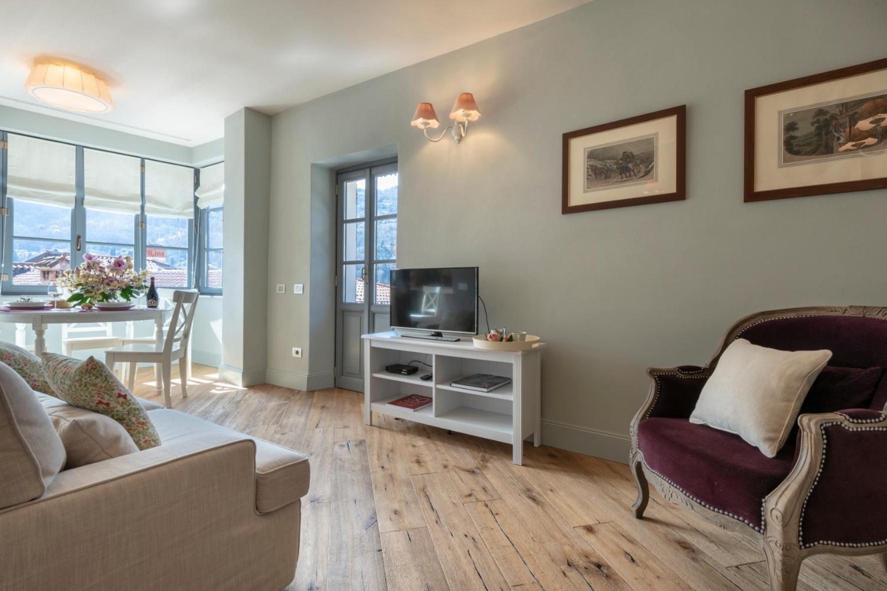 Isola Bella Apartments - Via Della Posta สเตรซา ภายนอก รูปภาพ