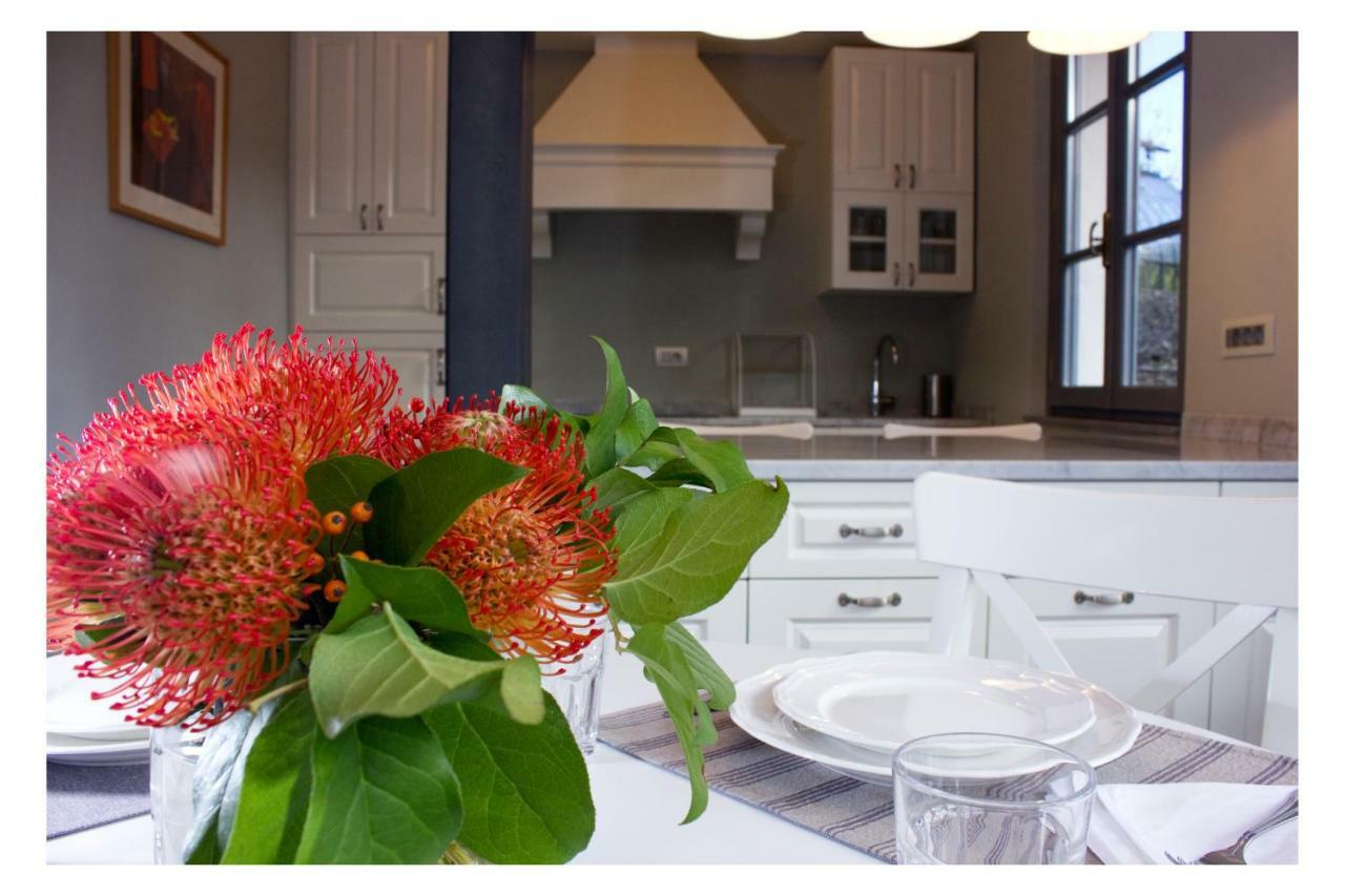Isola Bella Apartments - Via Della Posta สเตรซา ภายนอก รูปภาพ