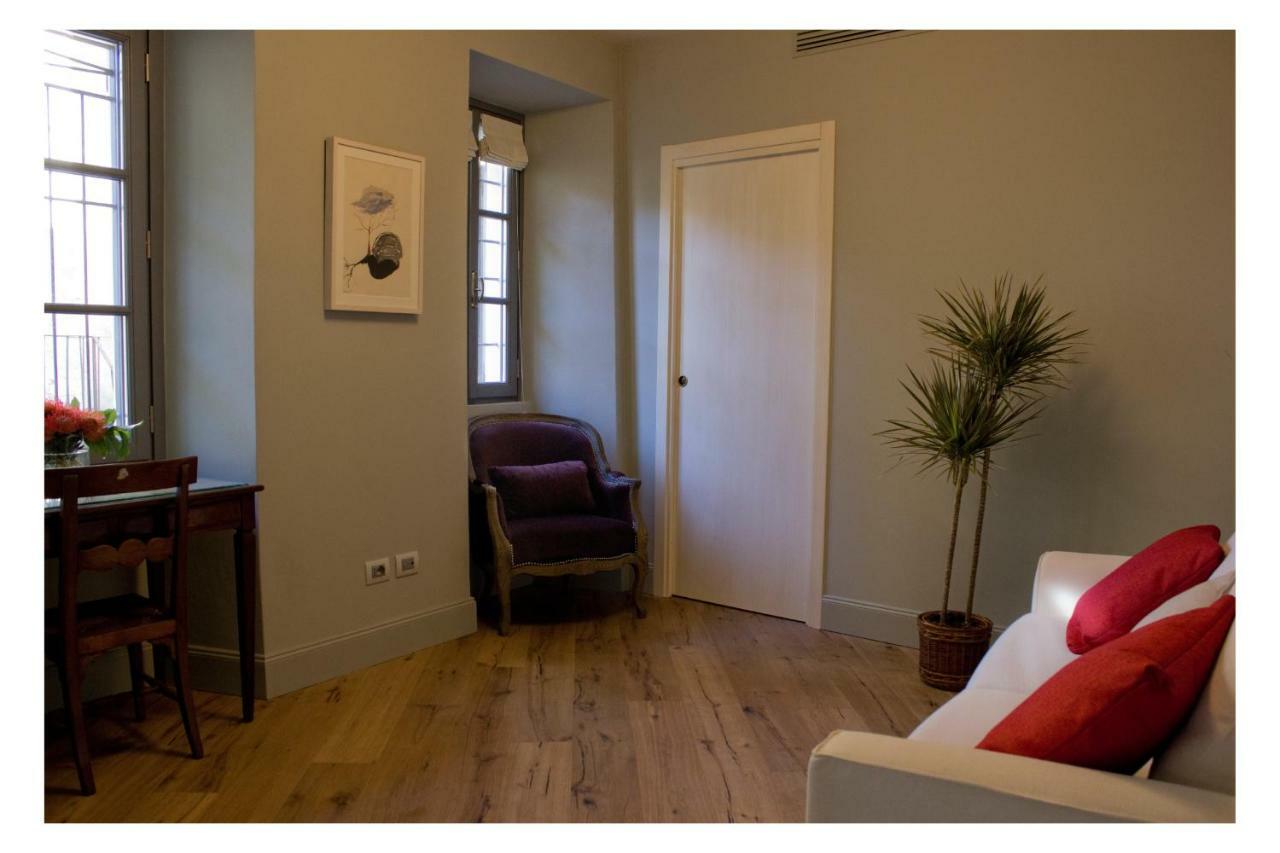 Isola Bella Apartments - Via Della Posta สเตรซา ภายนอก รูปภาพ